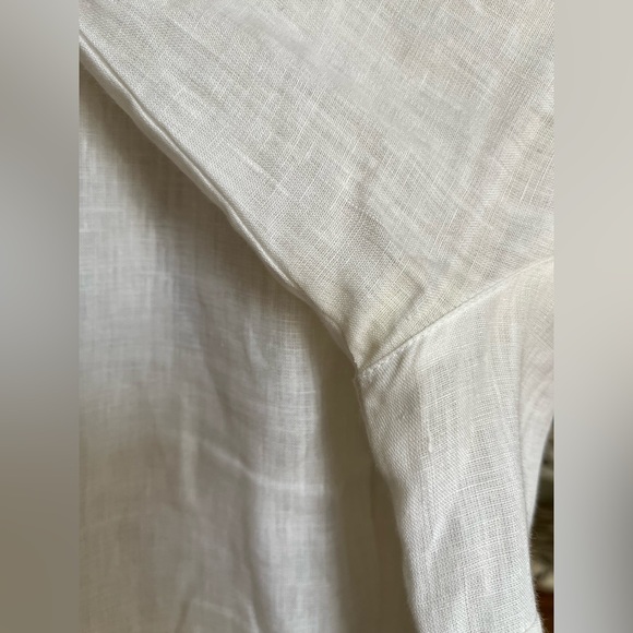 Anne Fontaine white linen blazer with accents on the sleeves and on the pockets. - Picture 10 of 11